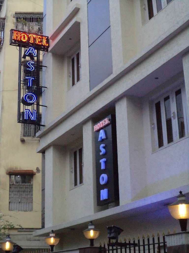 Hotel Aston Калькутта Экстерьер фото